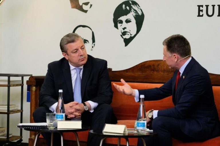 Le président géorgien Giorgi Margvelashvili, Amb. Kurt Volker et le Premier ministre géorgien Giorgi Kvirikashvili