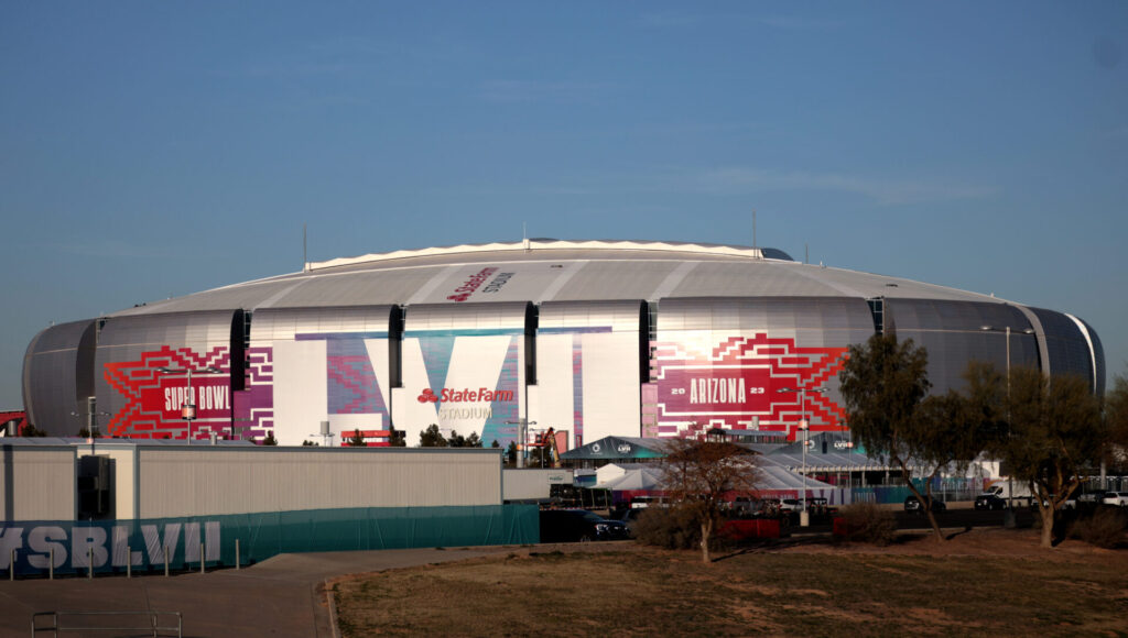 Estadio de fútbol americano en Arizona para la Super Bowl. Foto de Gage Skidmore